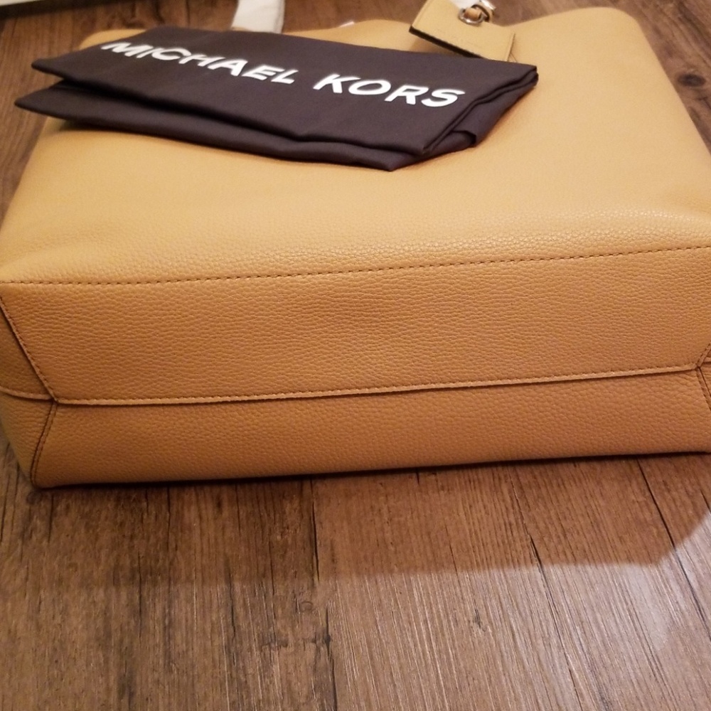 New Michael Kors Mason Bag - Picture 6 of 8